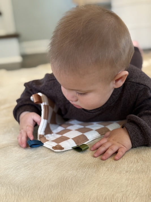 Sensory Crinkle Tag Toy | Checkered Sand